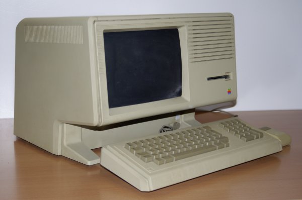 Apple Lisa 2 + clavier + souris (pas encore nettoyés)